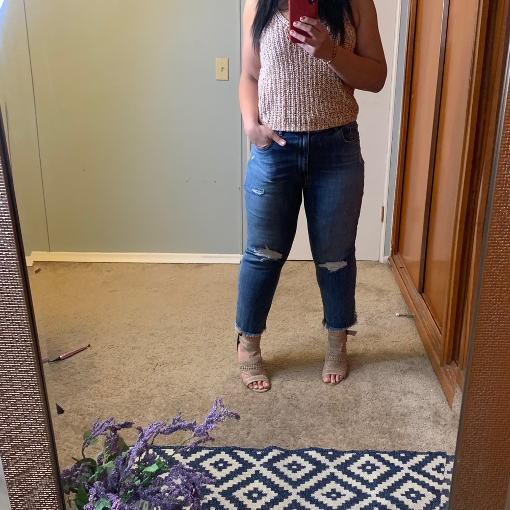 Cropped straight high rise express jean w stretch.